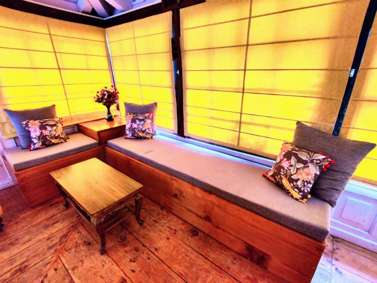 The Sunshine Heritage Bed & Breakfast Manali  Exterior photo