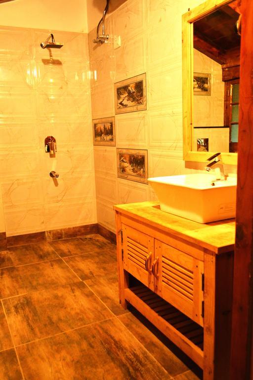 The Sunshine Heritage Bed & Breakfast Manali  Room photo