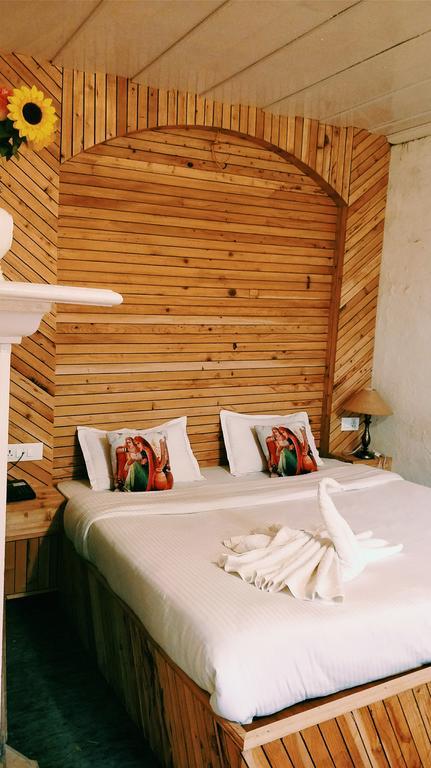 The Sunshine Heritage Bed & Breakfast Manali  Exterior photo